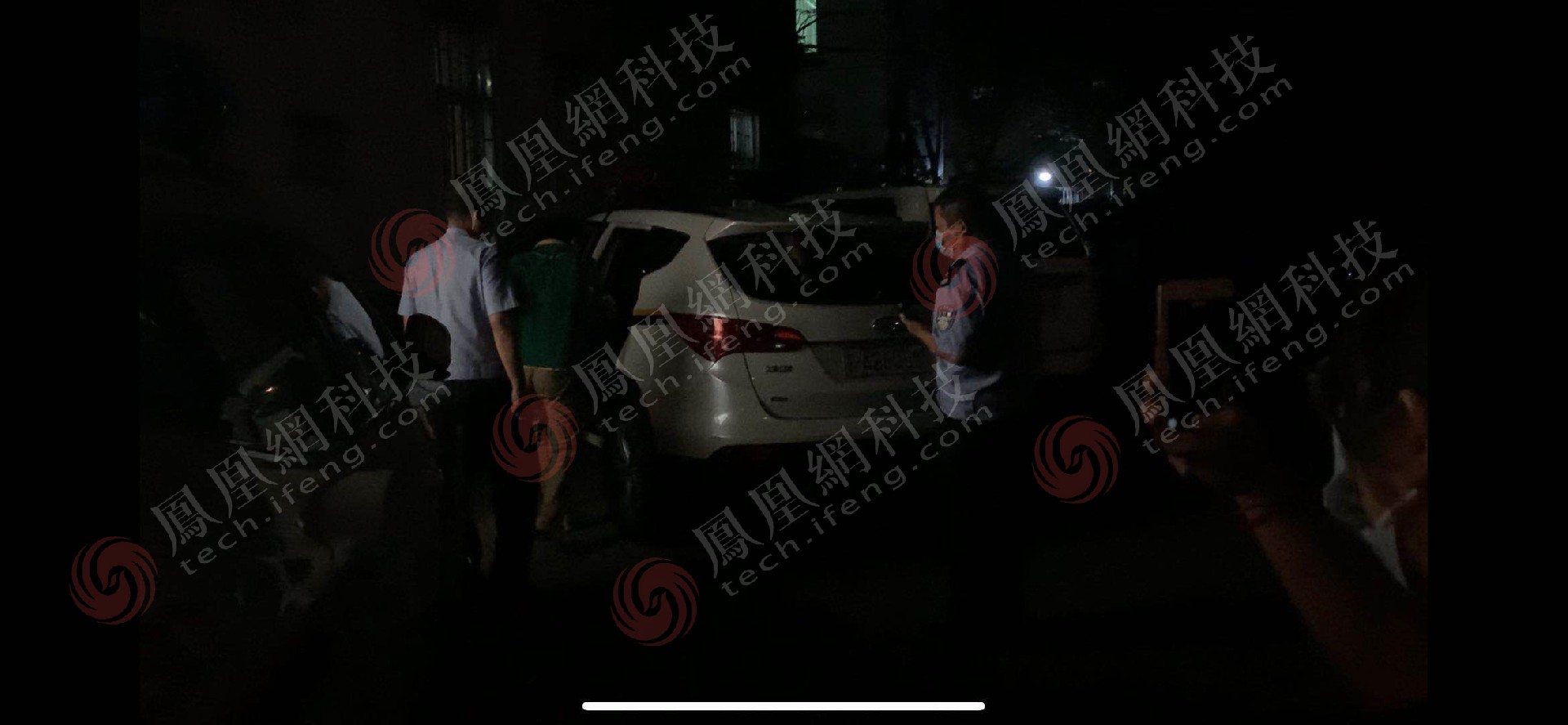 李国庆“撬柜”后续：当日晚10点，李国庆及一众高管团队被警车拉走  | 风眼前线